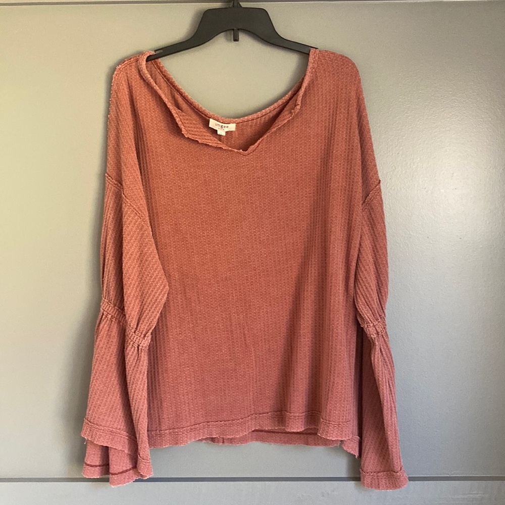 Women’s top with flare sleeves